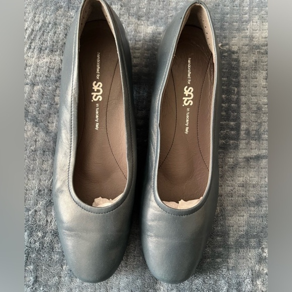SAS size 9M blue leather heels